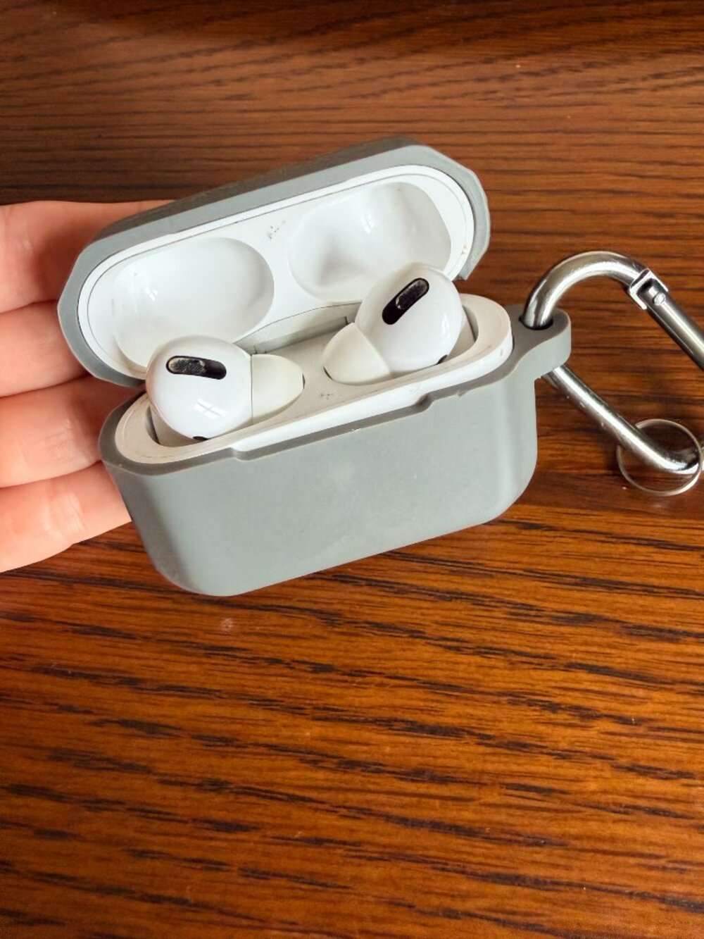 AirPods Pro with Charging Bank and Carrying Case - FULL WORKING SET